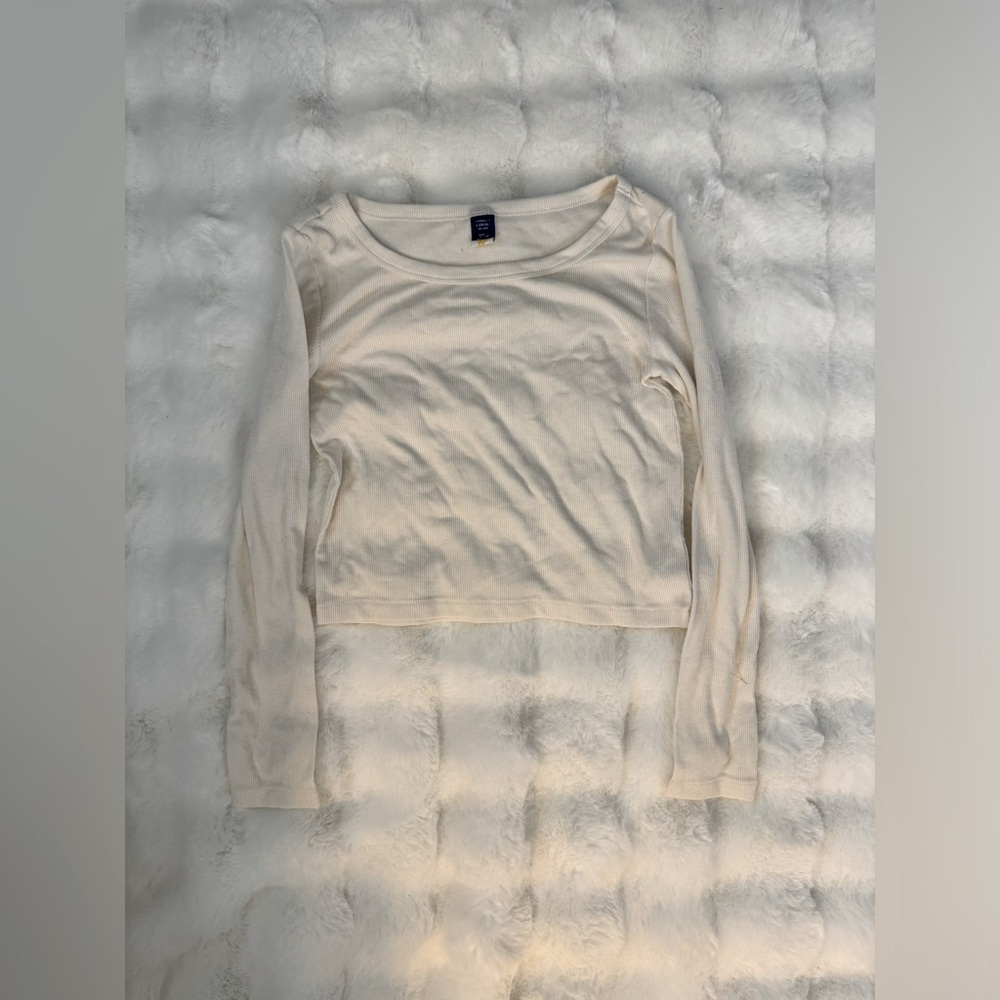 Woman’s White cropped long sleeve shirt